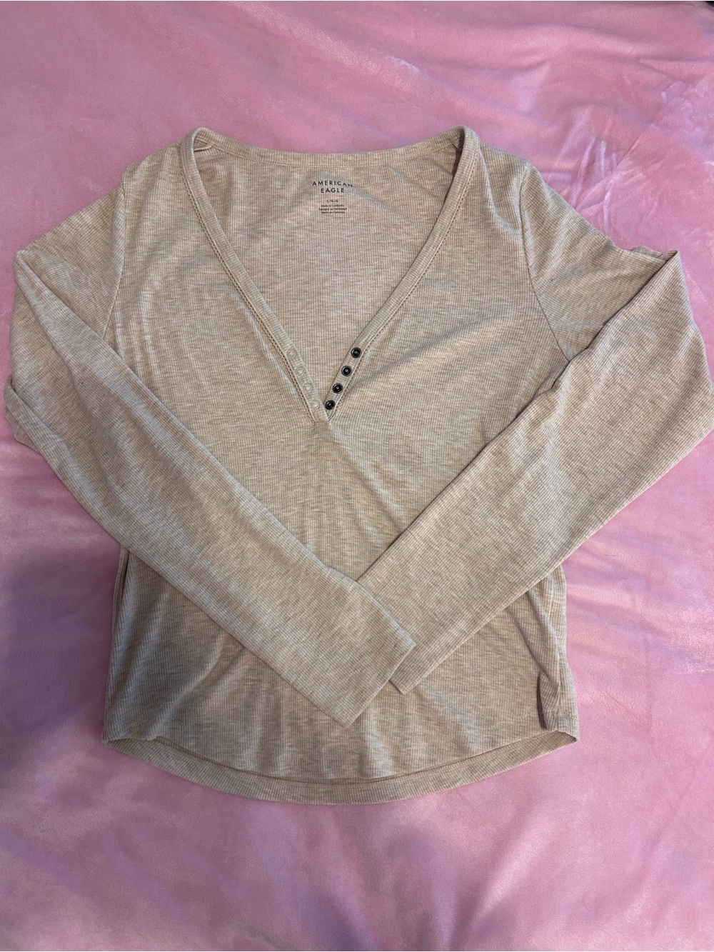 American Eagle Outfitters Light Cream Ribbed V-Neck Henley Long Sleeve Top